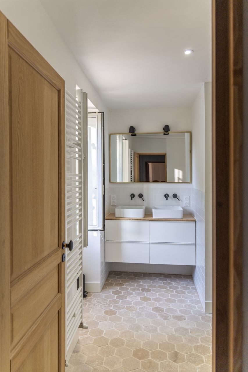 The interior - first floor — photo 14